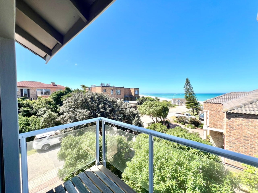 5 Bedroom Property for Sale in Paradise Beach Eastern Cape